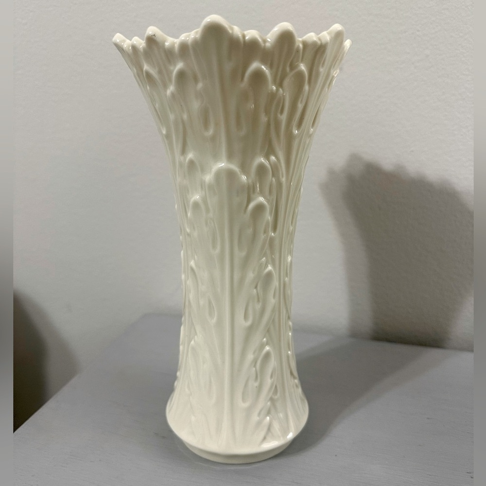 Vintage Lenox Woodland Collection Acanthus Leaf Porcelain Ivory Vase